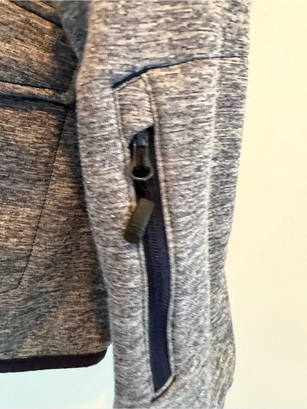 Oakley Men’s Heather Grey Hooded Performance Jacket with Navy Trim